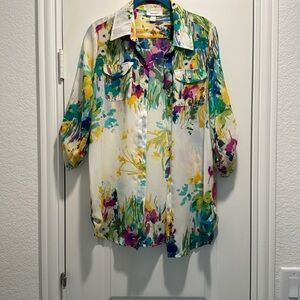 So pretty Dressbarn watercolor blouse tab sleeve gold buttons